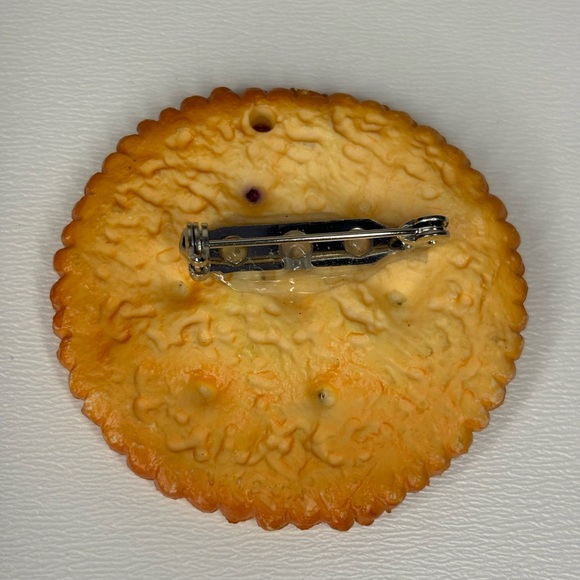 Unique Rhinestone Cracker Brooch - Picture 5 of 6